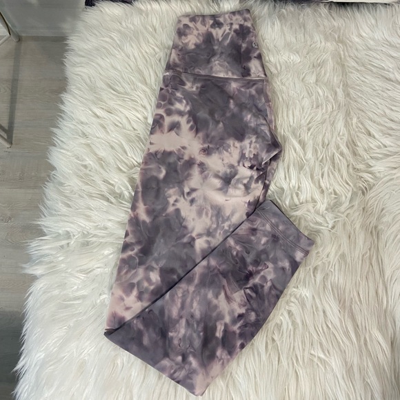 **SOLD** Lululemon Size4 Align Pants 25” Diamond Dye Graphite Purple EUC - Picture 5 of 9
